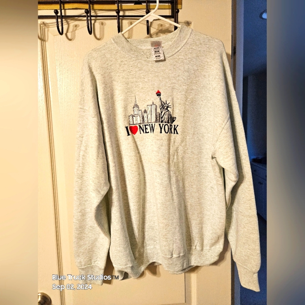 I Love New York Embroidered Light Gray Sweatshirt NWOT Extra Large XL Vintage